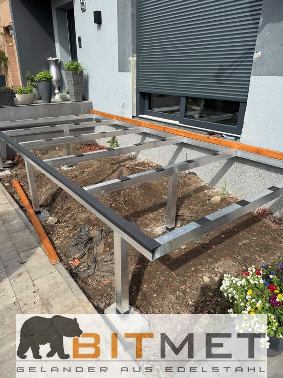 montaż aluminiowej konstrukcji tarasu 