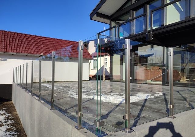 Edelstahgelaender mit Glas